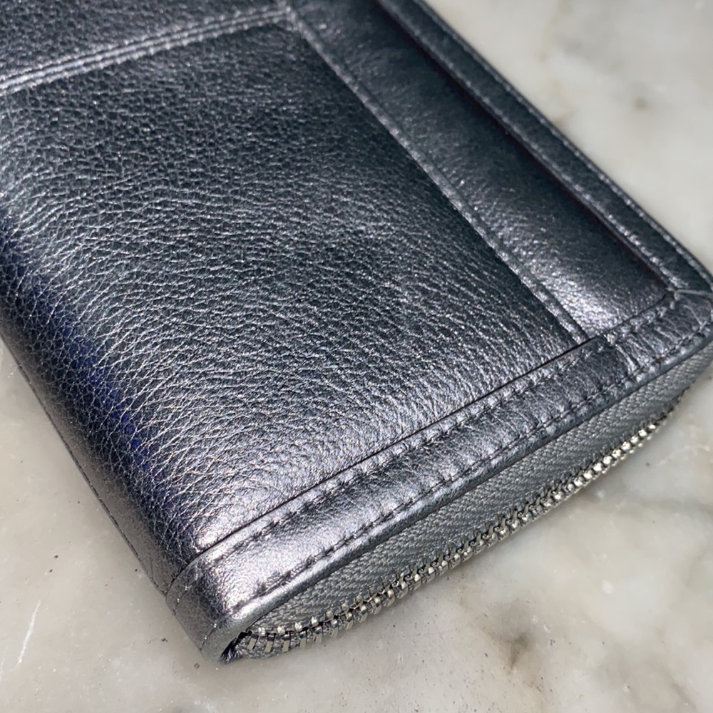 B Makowski Pewter Rutched Leather Wallet EUC - Picture 14 of 14